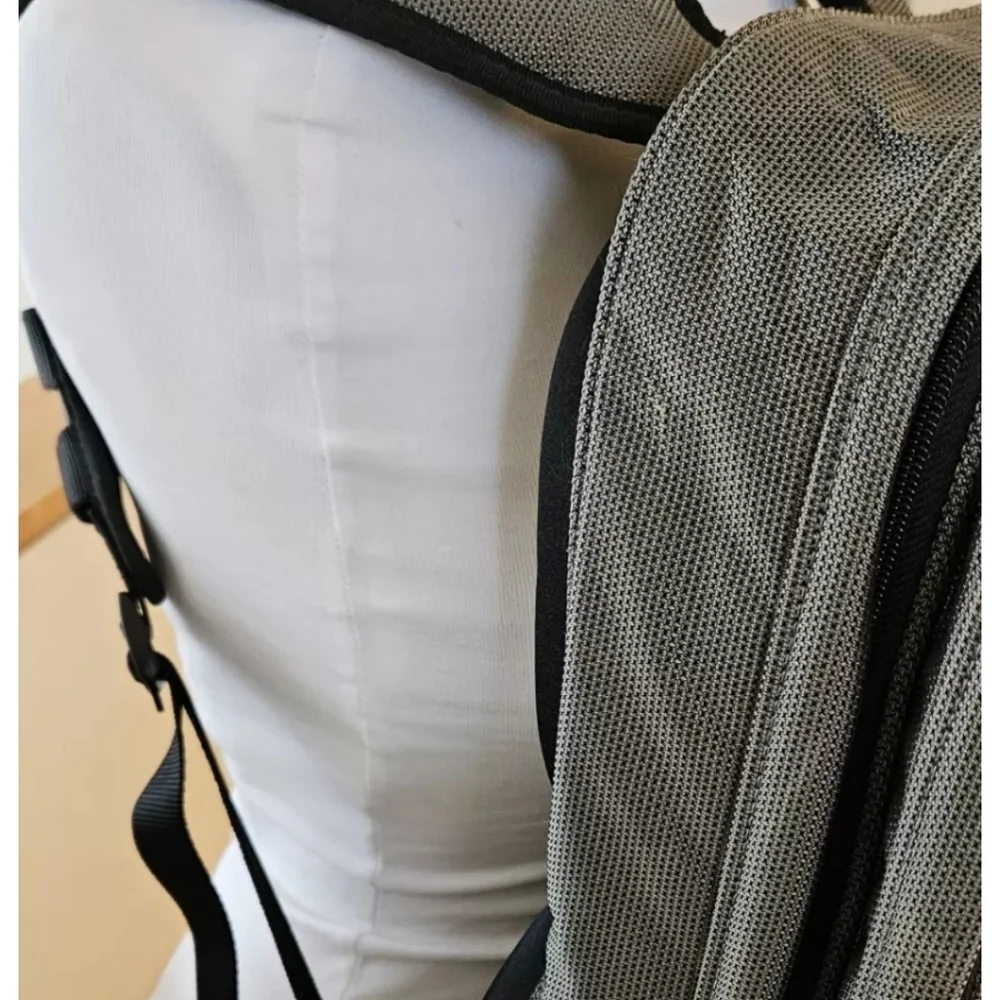 TUMI Black & Gray Backpack with Multiple Compartments Padded Straps Great Cond